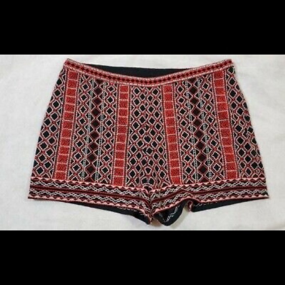 Patterned Shorts - Picture 2 of 5